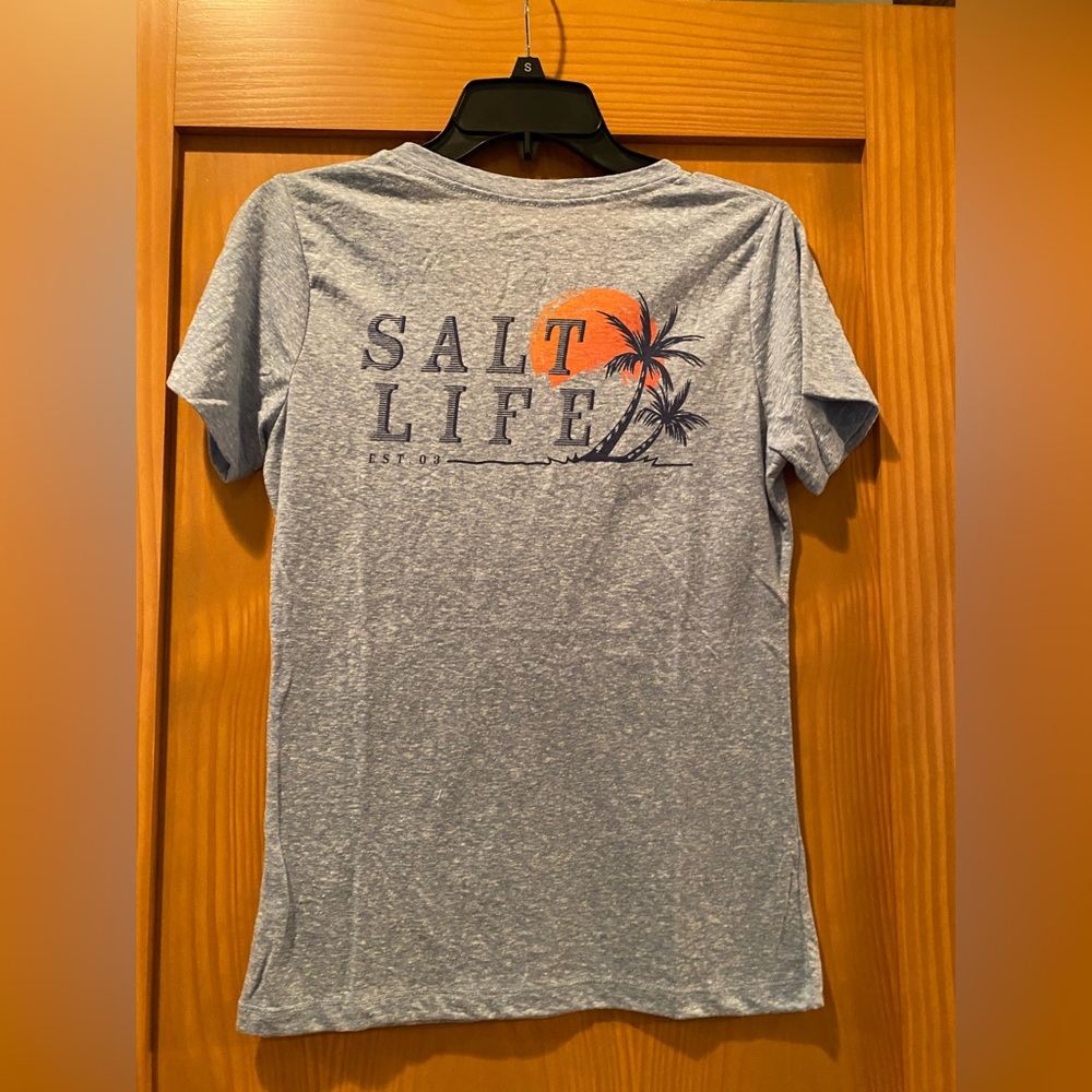 Salt Life Women’s V-Neck Light Blue Palm Tree Sunset T-Shirt NWT